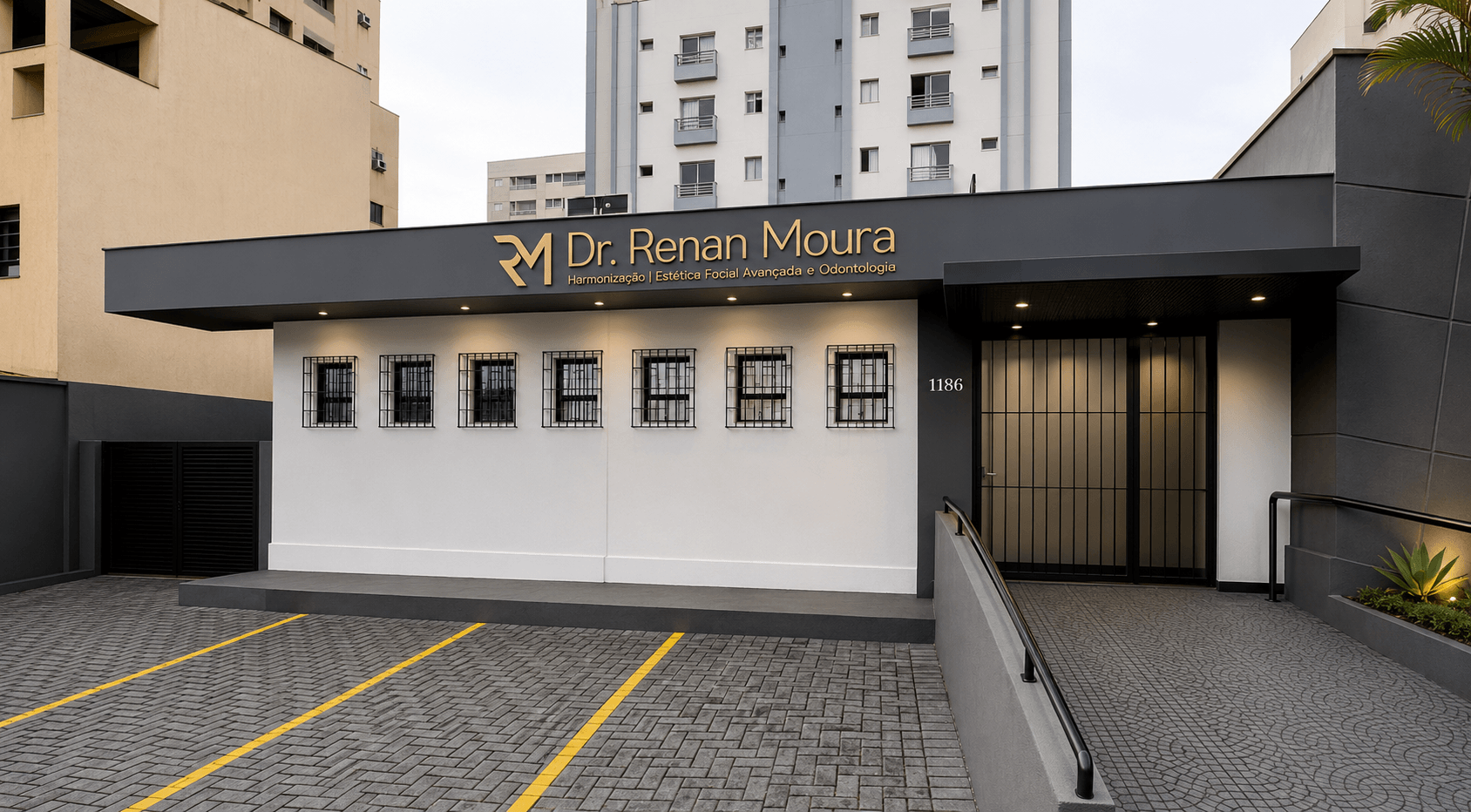 Fachada da clínica Dr. Renan Moura — R. Paes Leme, 1186